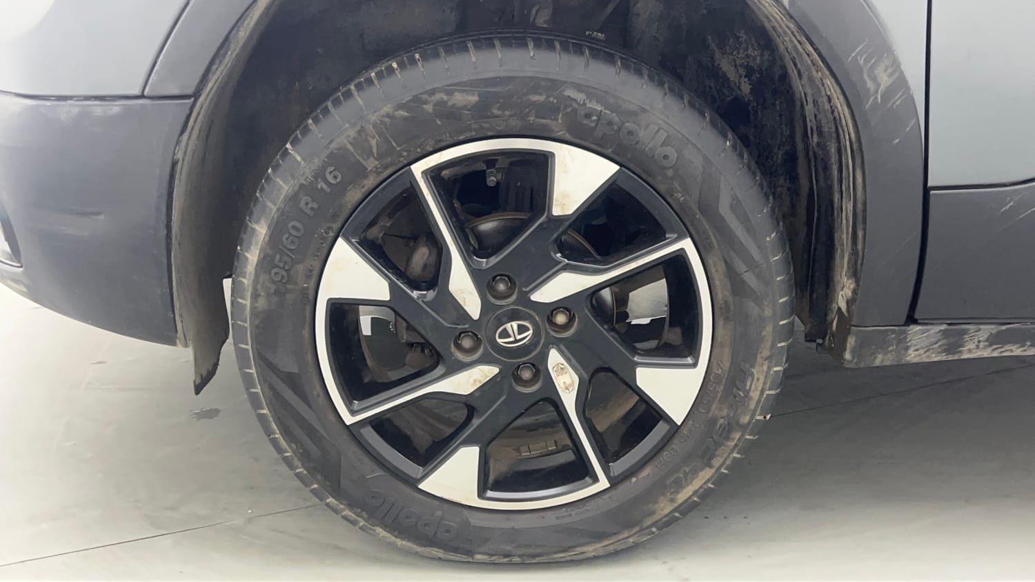 Used 2023 Tata Punch Creative AMT Petrol Automatic tyres LEFT FRONT TYRE RIM VIEW