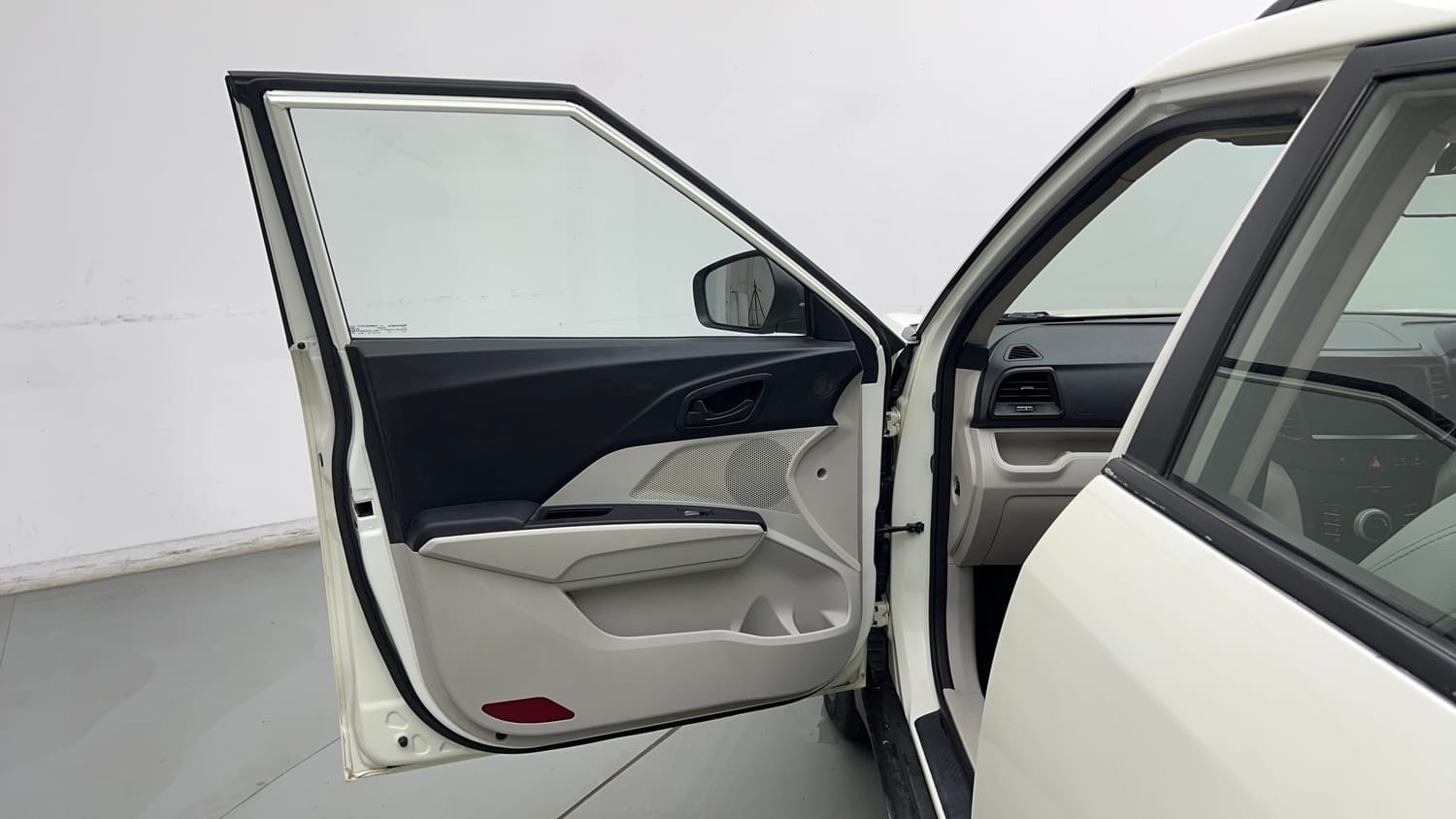 Used 2022 Mahindra XUV 300 W6 1.5 Diesel Diesel Manual interior LEFT FRONT DOOR OPEN VIEW