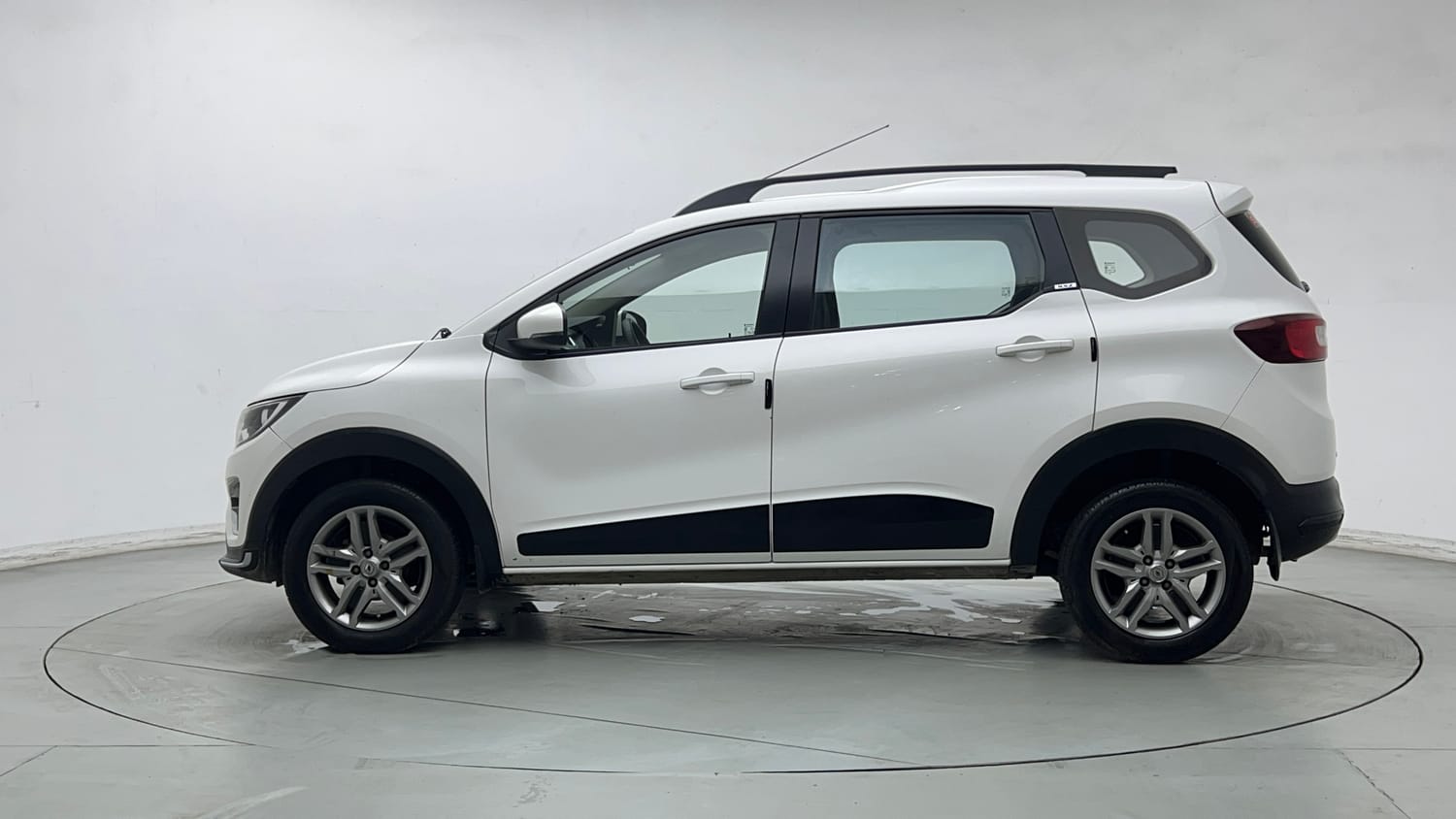 Used 2021 Renault Triber RXZ Petrol Manual exterior LEFT SIDE VIEW
