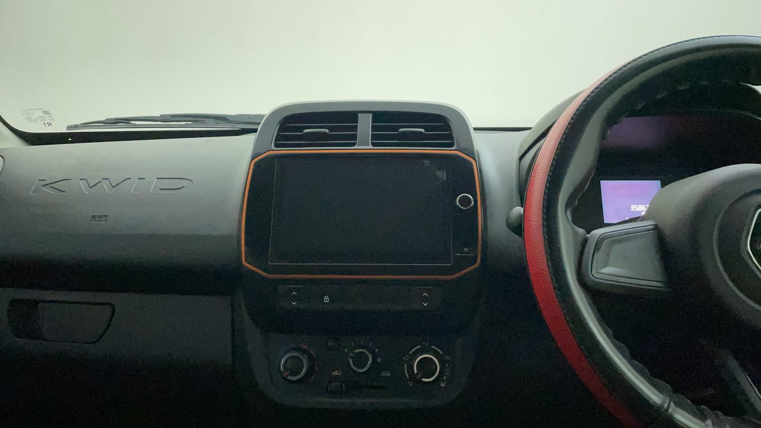 Used 2020 Renault Kwid CLIMBER 1.0 Opt Petrol Manual interior MUSIC SYSTEM & AC CONTROL VIEW
