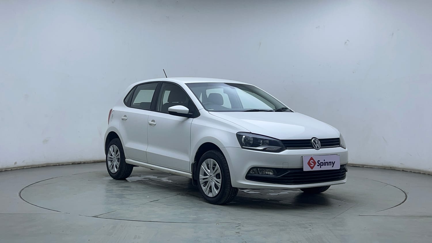 Used 2017 Volkswagen Polo Comfortline 1.2L (P) Petrol Manual exterior RIGHT FRONT CORNER VIEW