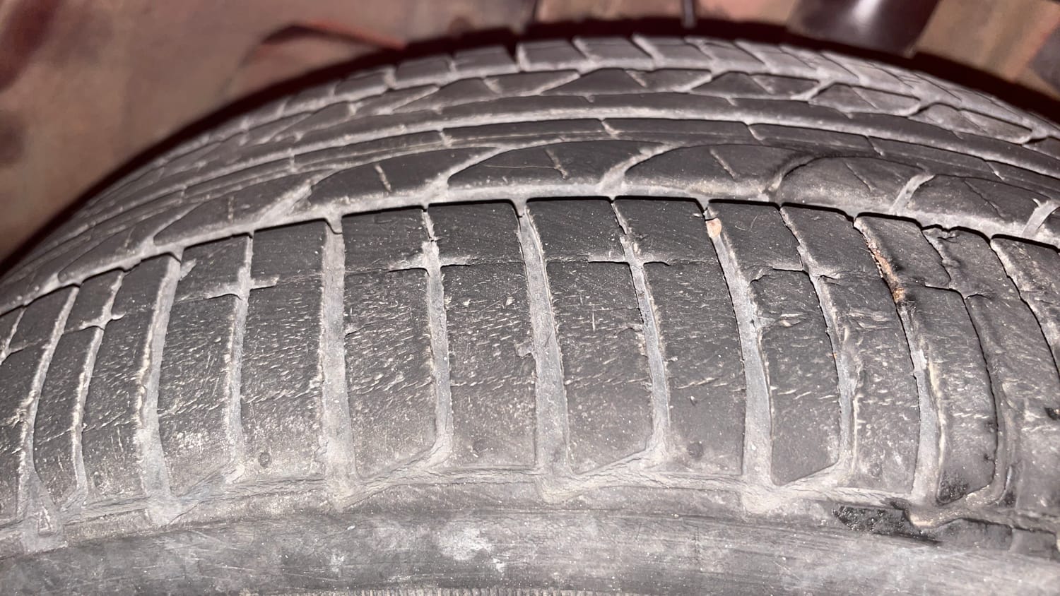 Used 2021 Tata Tiago XZA Plus Petrol Automatic tyres LEFT FRONT TYRE TREAD VIEW