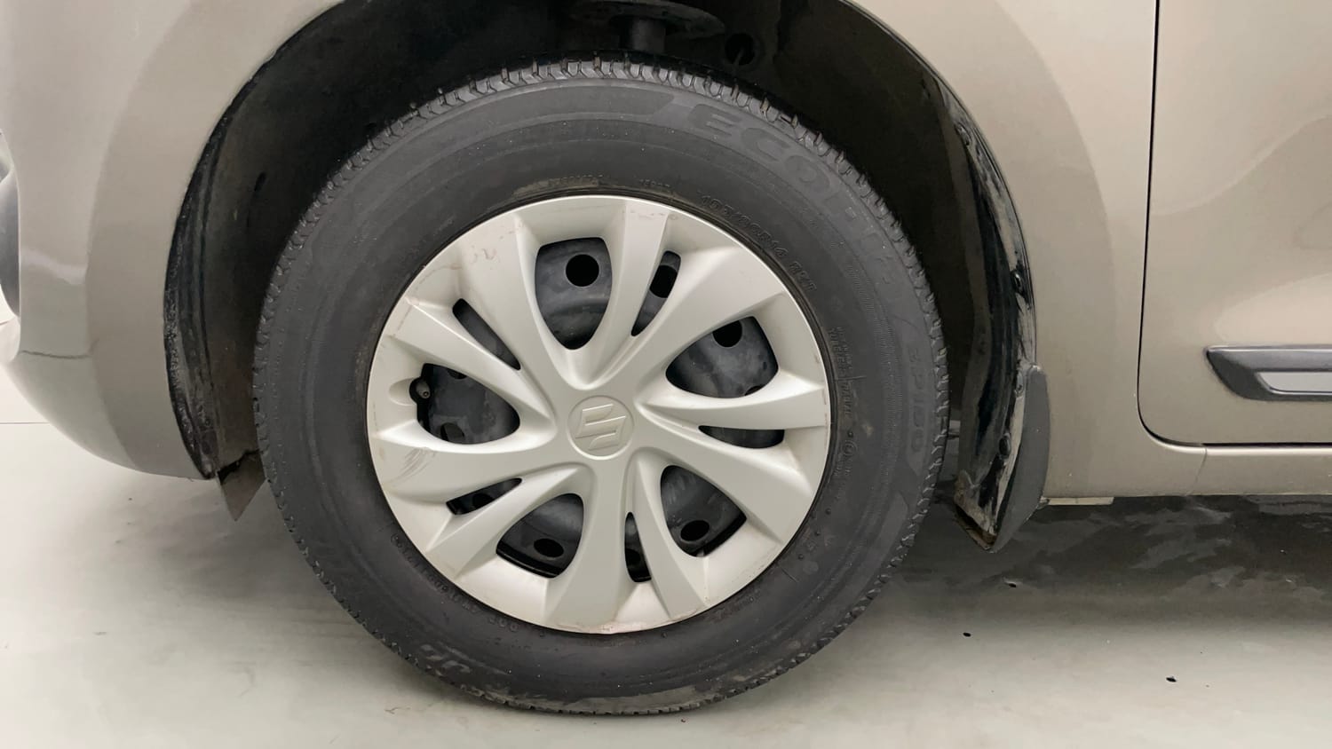 Used 2019 Maruti Suzuki Swift VXi AMT Petrol Automatic tyres LEFT FRONT TYRE RIM VIEW