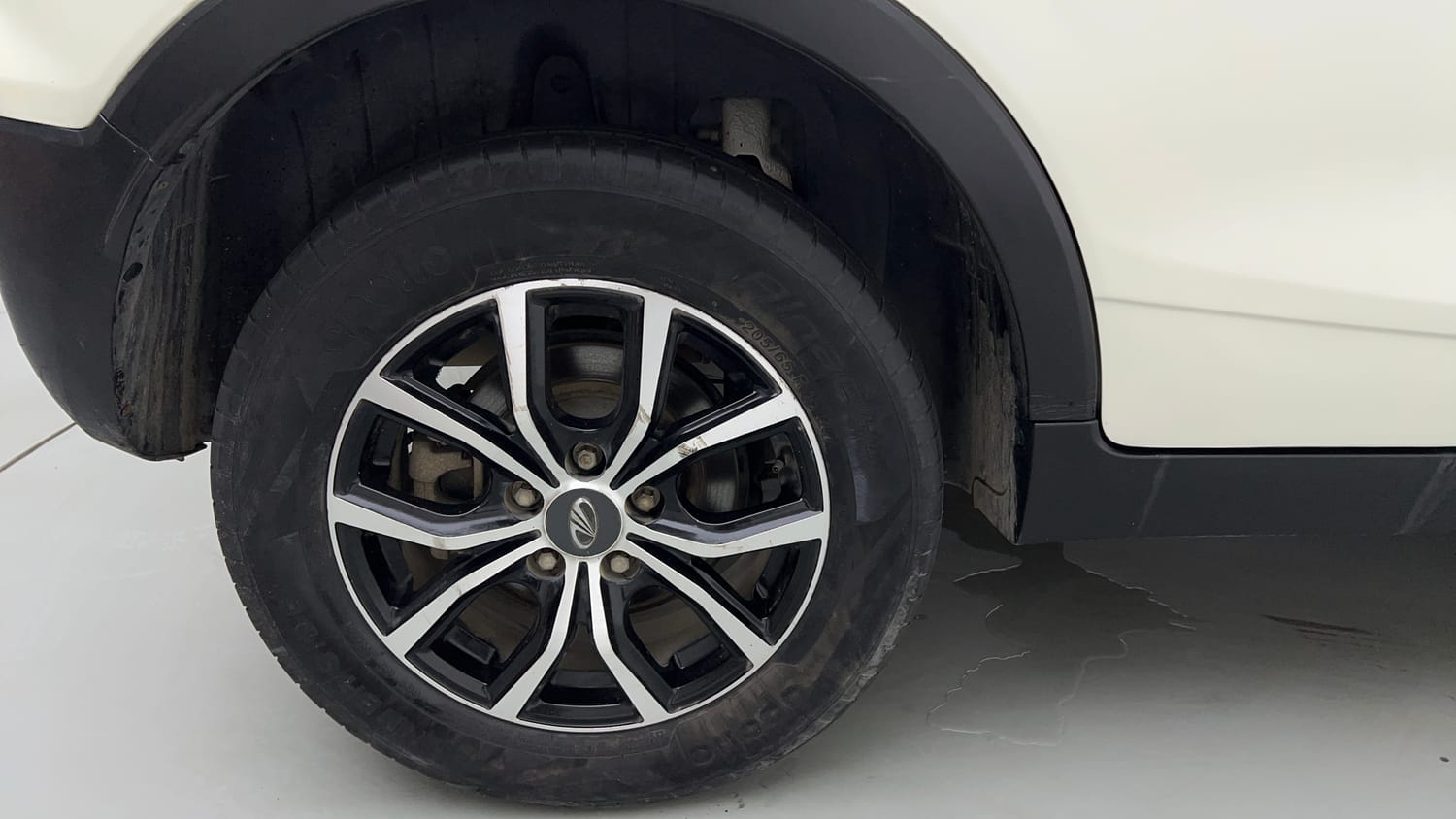Used 2022 Mahindra XUV 300 W6 1.5 Diesel Diesel Manual tyres RIGHT REAR TYRE RIM VIEW