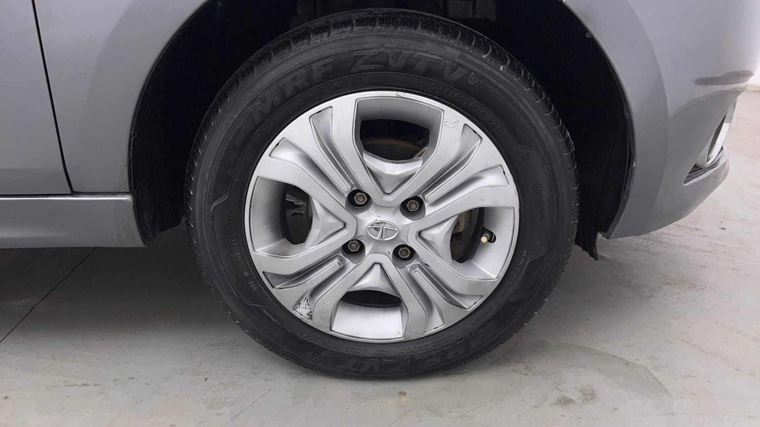 Used 2019 Tata Tiago Revotron XZ Petrol Manual tyres RIGHT FRONT TYRE RIM VIEW