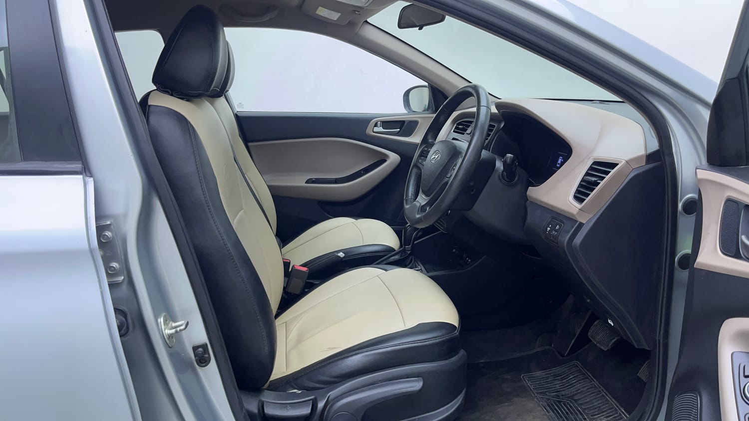 Used 2020 Hyundai Elite i20 Asta 1.2 (O) CVT Petrol Automatic interior RIGHT SIDE FRONT DOOR CABIN VIEW