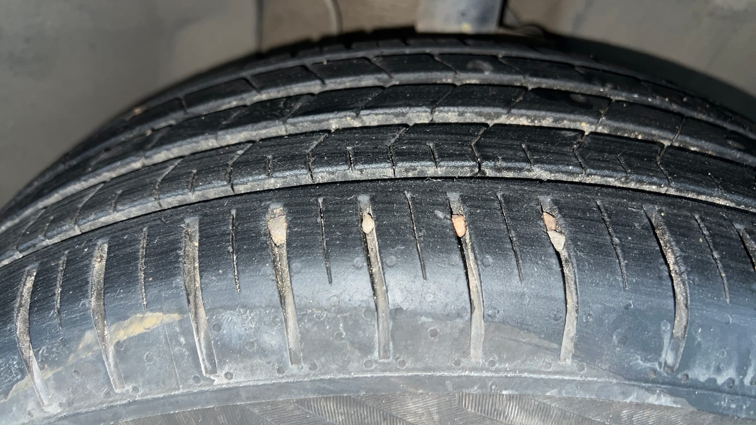 Used 2023 Tata Punch Creative Dual Tone AMT Sunroof Petrol Automatic tyres RIGHT FRONT TYRE TREAD VIEW