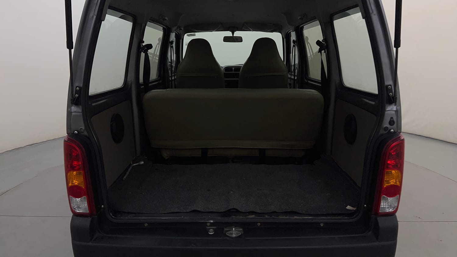Used 2016 Maruti Suzuki Eeco 5 STR WITH A/C+HTR Petrol Manual interior DICKY INSIDE VIEW