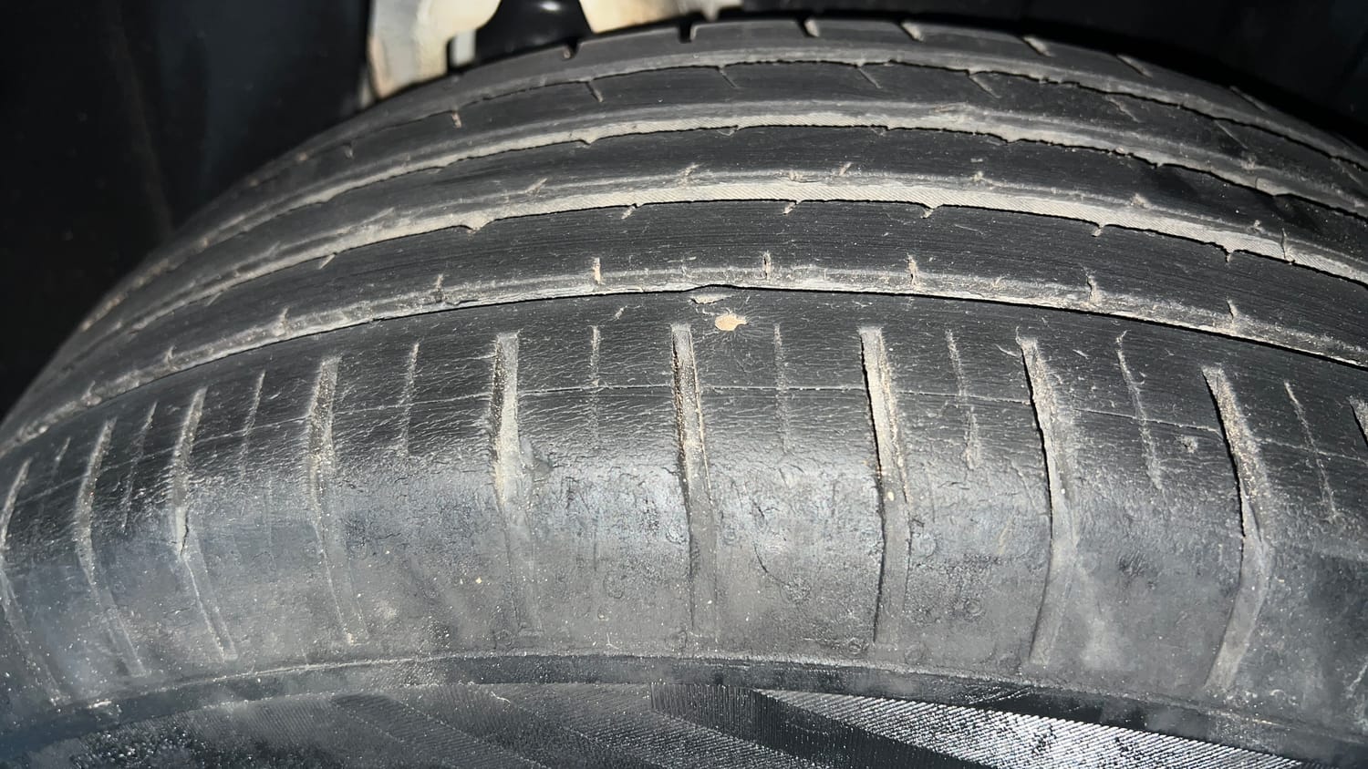 Used 2022 Mahindra XUV 300 W6 1.5 Diesel Diesel Manual tyres LEFT REAR TYRE TREAD VIEW