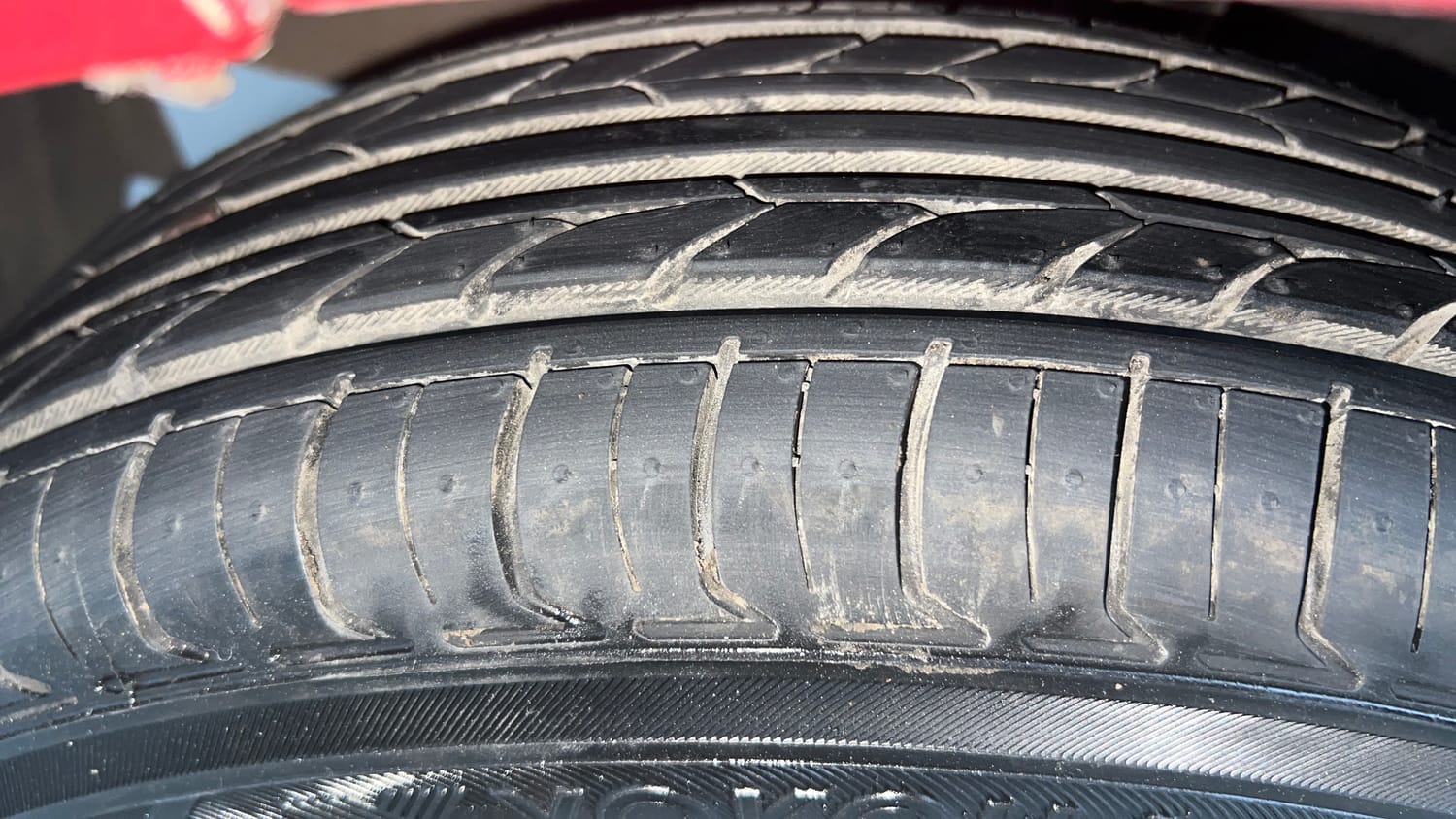 Used 2017 Datsun Redi-GO T (O) Petrol Manual tyres LEFT FRONT TYRE TREAD VIEW