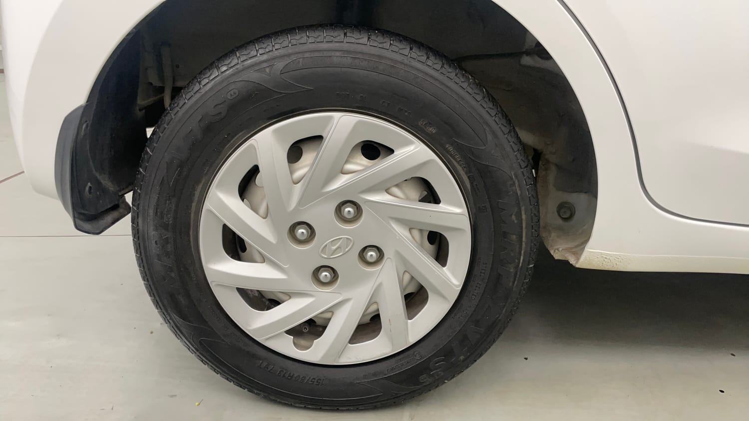 Used 2021 Hyundai Santro Magna Petrol Manual tyres RIGHT REAR TYRE RIM VIEW
