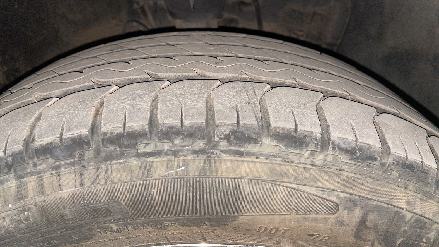 Used 2017 Hyundai Elite i20 Asta 1.2 (O) Petrol Manual tyres RIGHT FRONT TYRE TREAD VIEW