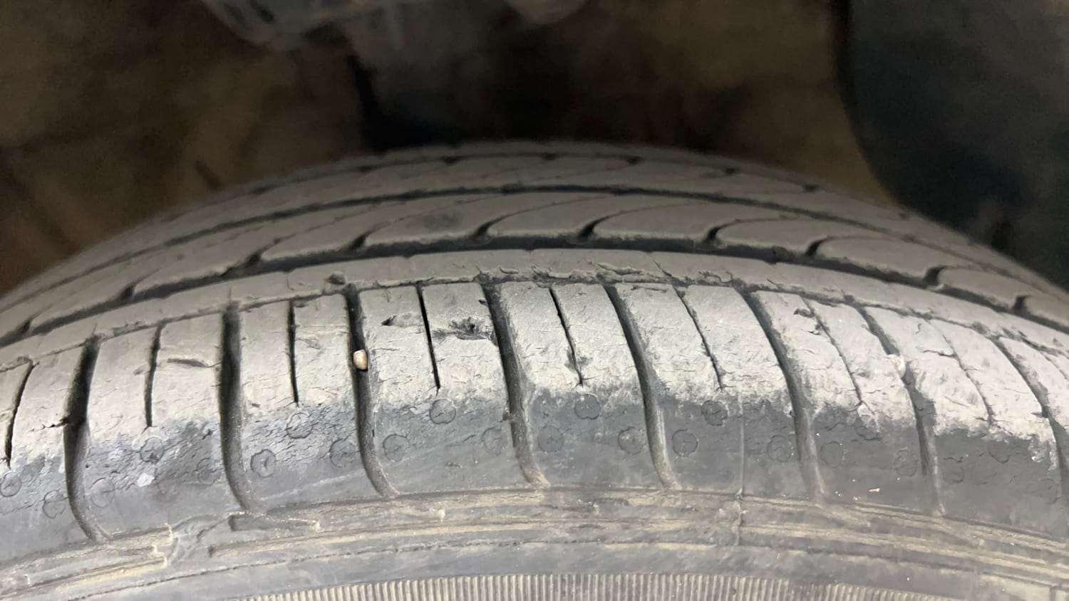 Used 2022 Hyundai Aura SX 1.2 Petrol Petrol Manual tyres RIGHT FRONT TYRE TREAD VIEW