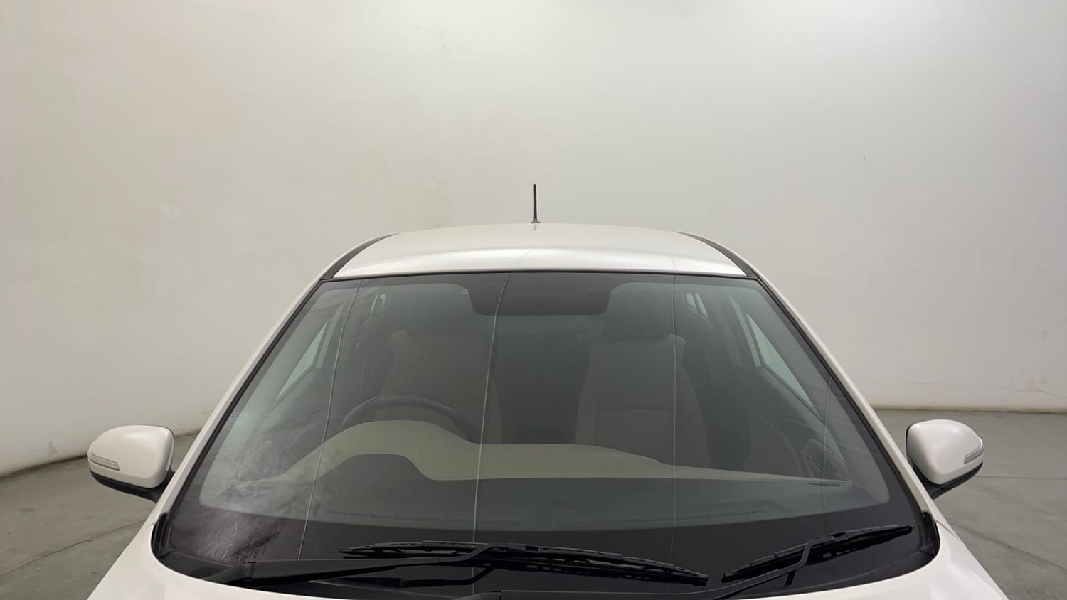 Used 2017 Hyundai Elite i20 Asta 1.2 (O) Petrol Manual exterior FRONT WINDSHIELD VIEW
