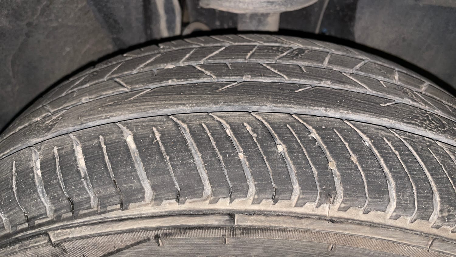 Used 2022 Renault Kiger RXZ AMT Petrol Automatic tyres RIGHT FRONT TYRE TREAD VIEW
