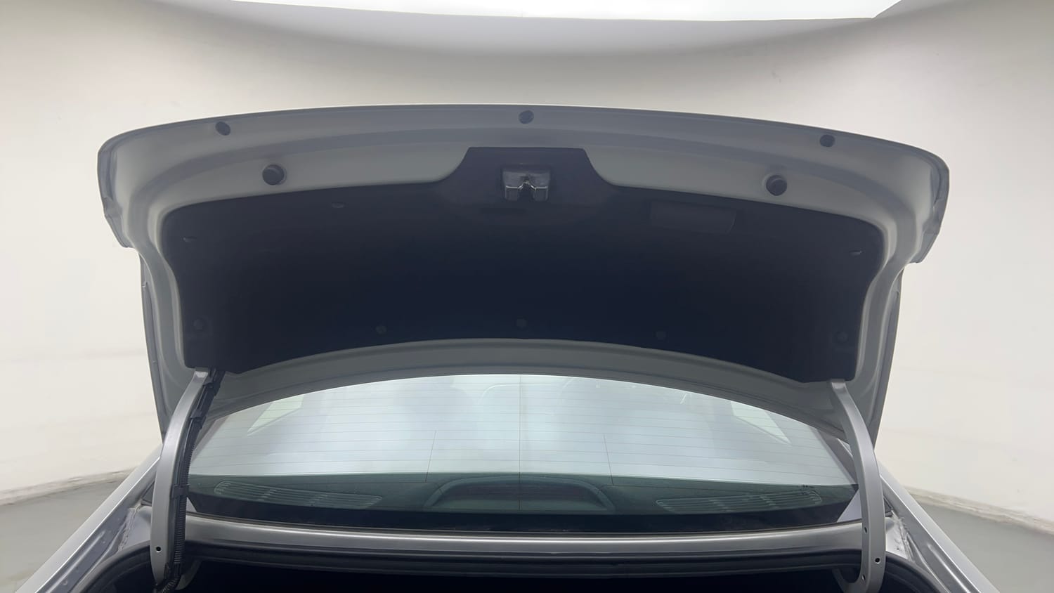 Used 2019 Hyundai Elantra 2.0 SX (O) AT Petrol Automatic interior DICKY DOOR OPEN VIEW
