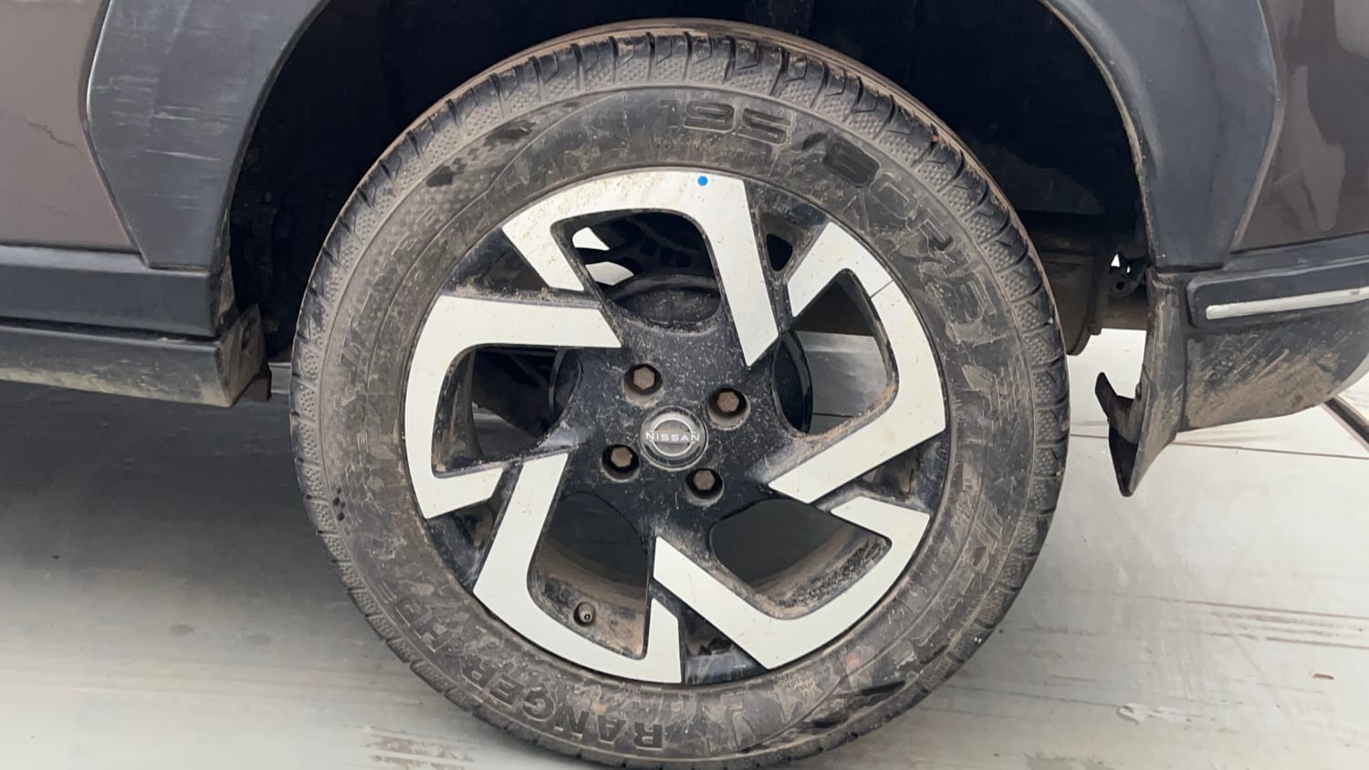 Used 2021 Nissan Magnite XV Turbo Petrol Manual tyres LEFT REAR TYRE RIM VIEW