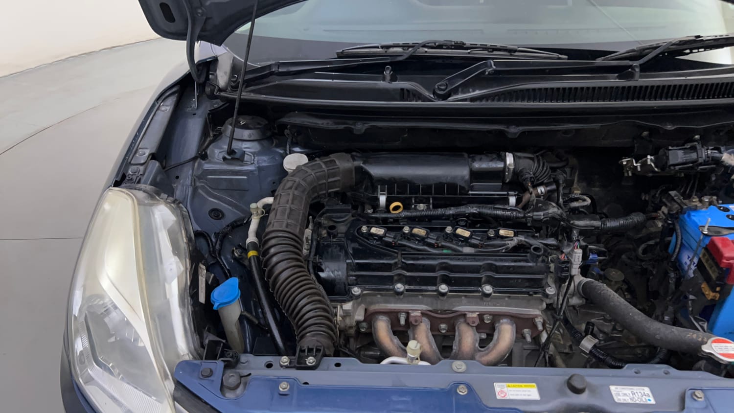 Used 2017 Maruti Suzuki Baleno Zeta 1.2 Petrol Manual engine ENGINE RIGHT SIDE HINGE & APRON VIEW