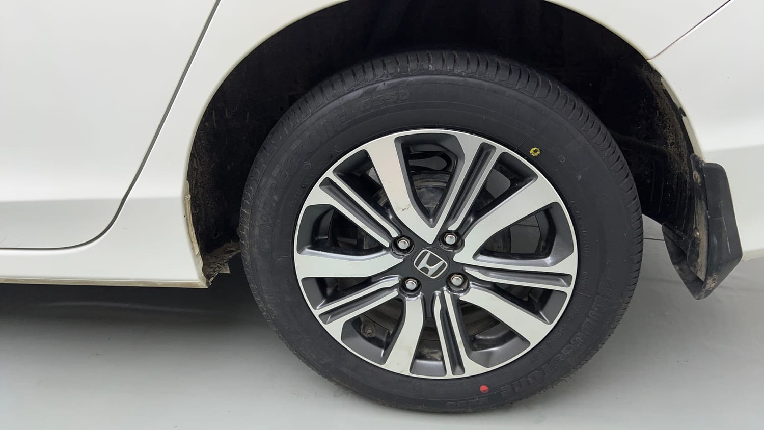 Used 2022 Honda City 4th Generation V Petrol Petrol Manual tyres LEFT REAR TYRE RIM VIEW