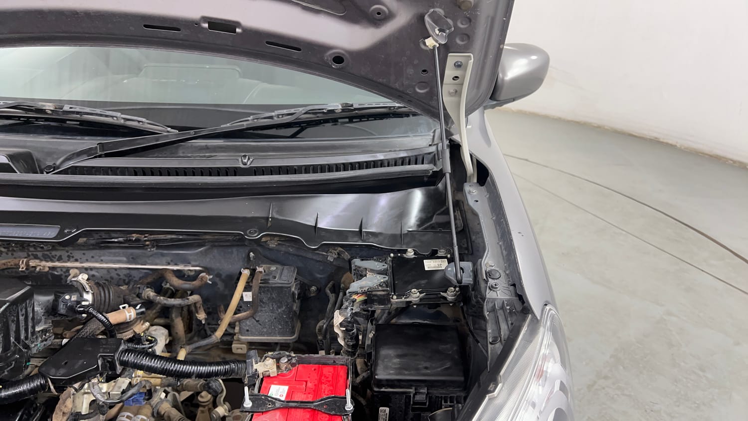 Used 2023 Maruti Suzuki Celerio VXi Petrol Manual engine ENGINE LEFT SIDE HINGE & APRON VIEW