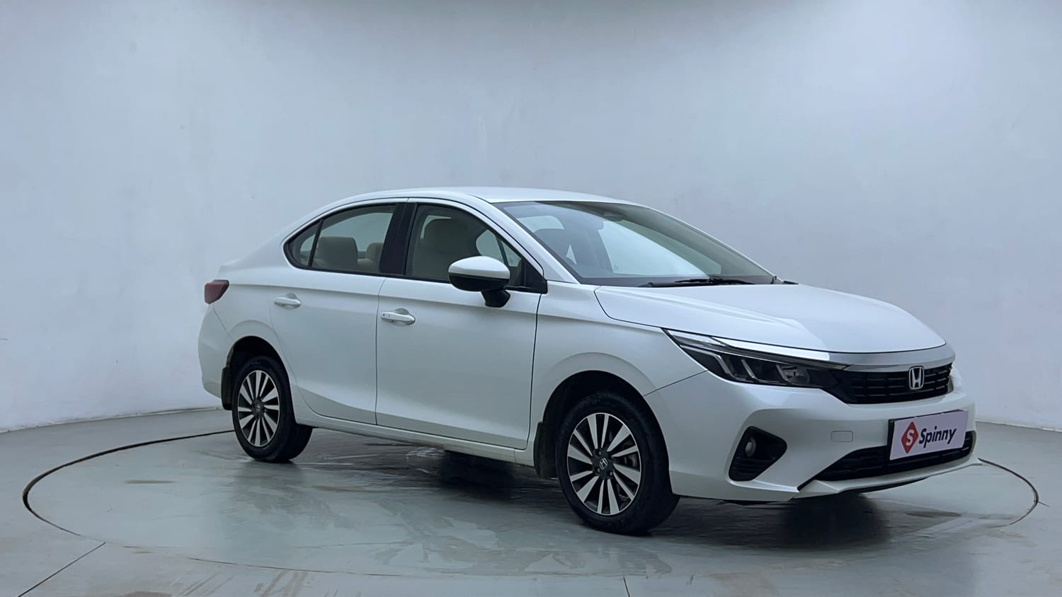 Used 2024 Honda City V Petrol CVT Petrol Automatic exterior RIGHT FRONT CORNER VIEW