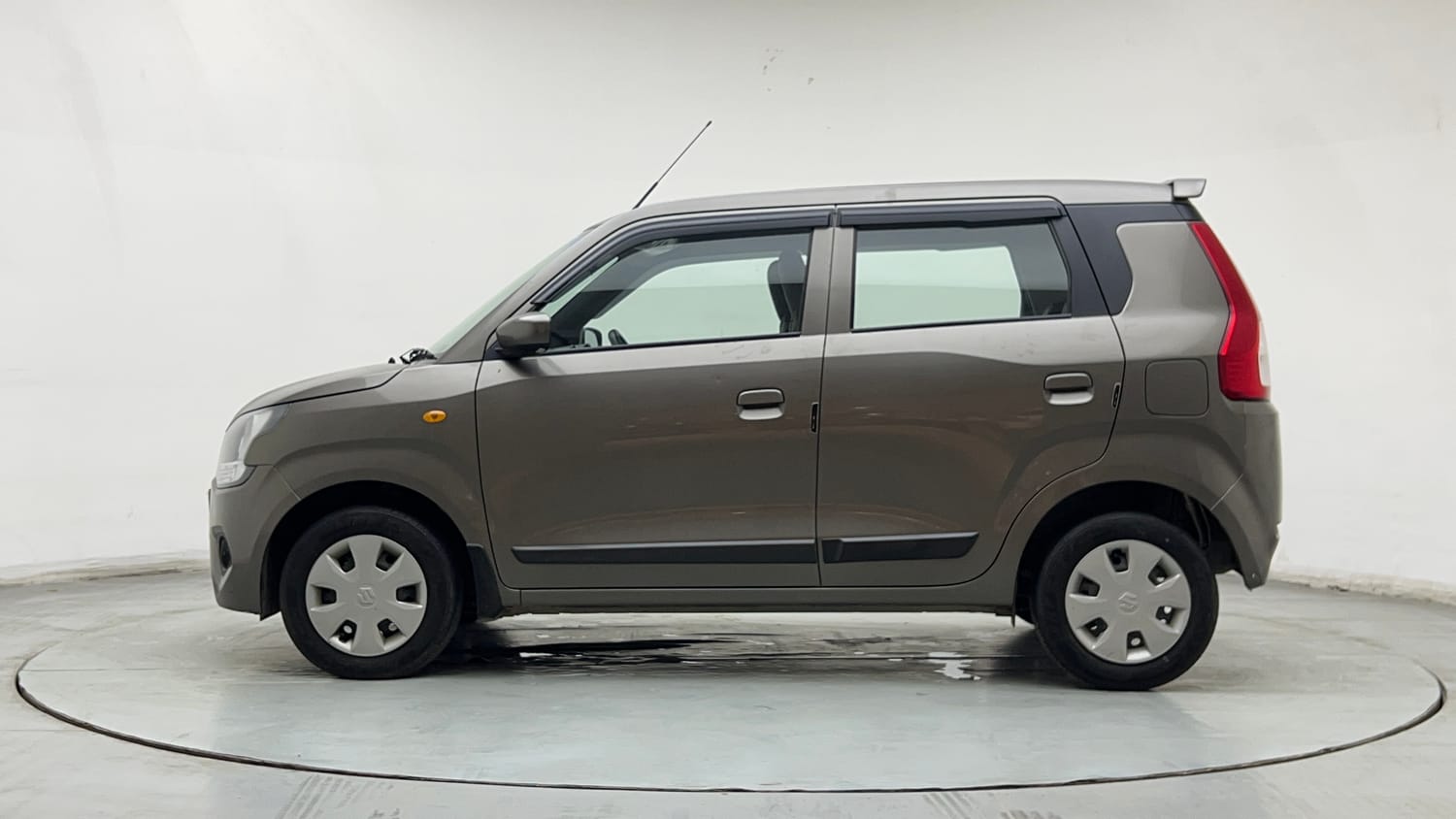 Used 2023 Maruti Suzuki Wagon R VXI 1.0 Petrol Manual exterior LEFT SIDE VIEW