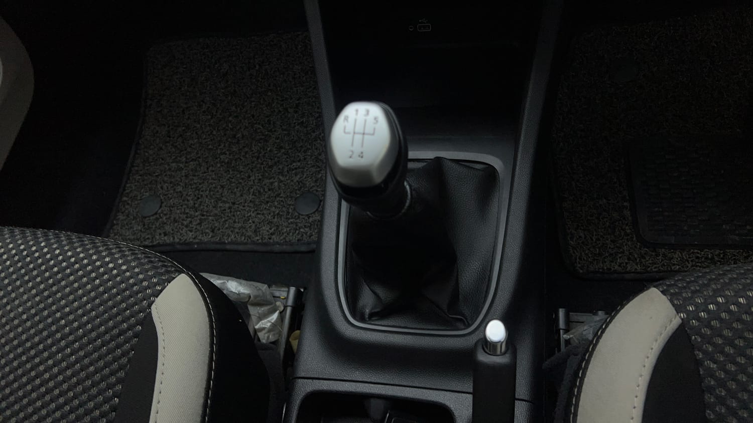 Used 2021 Renault Triber RXZ Petrol Manual interior GEAR  KNOB VIEW