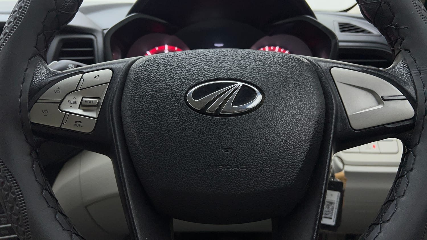 Used 2022 Mahindra XUV 300 W6 1.5 Diesel Diesel Manual top_features Airbags