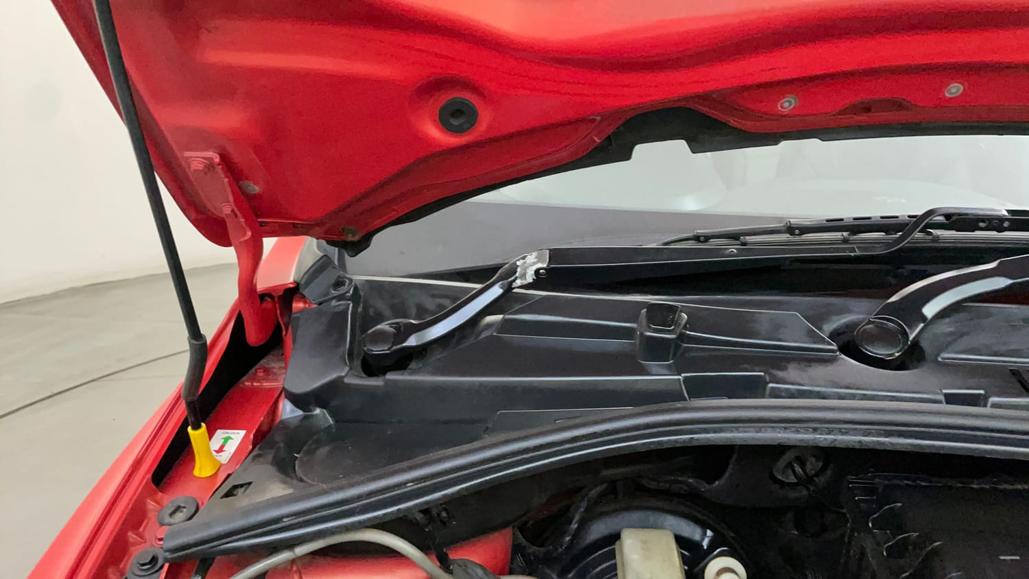 Used 2021 Tata Tiago XZA Plus Petrol Automatic engine ENGINE RIGHT SIDE HINGE & APRON VIEW