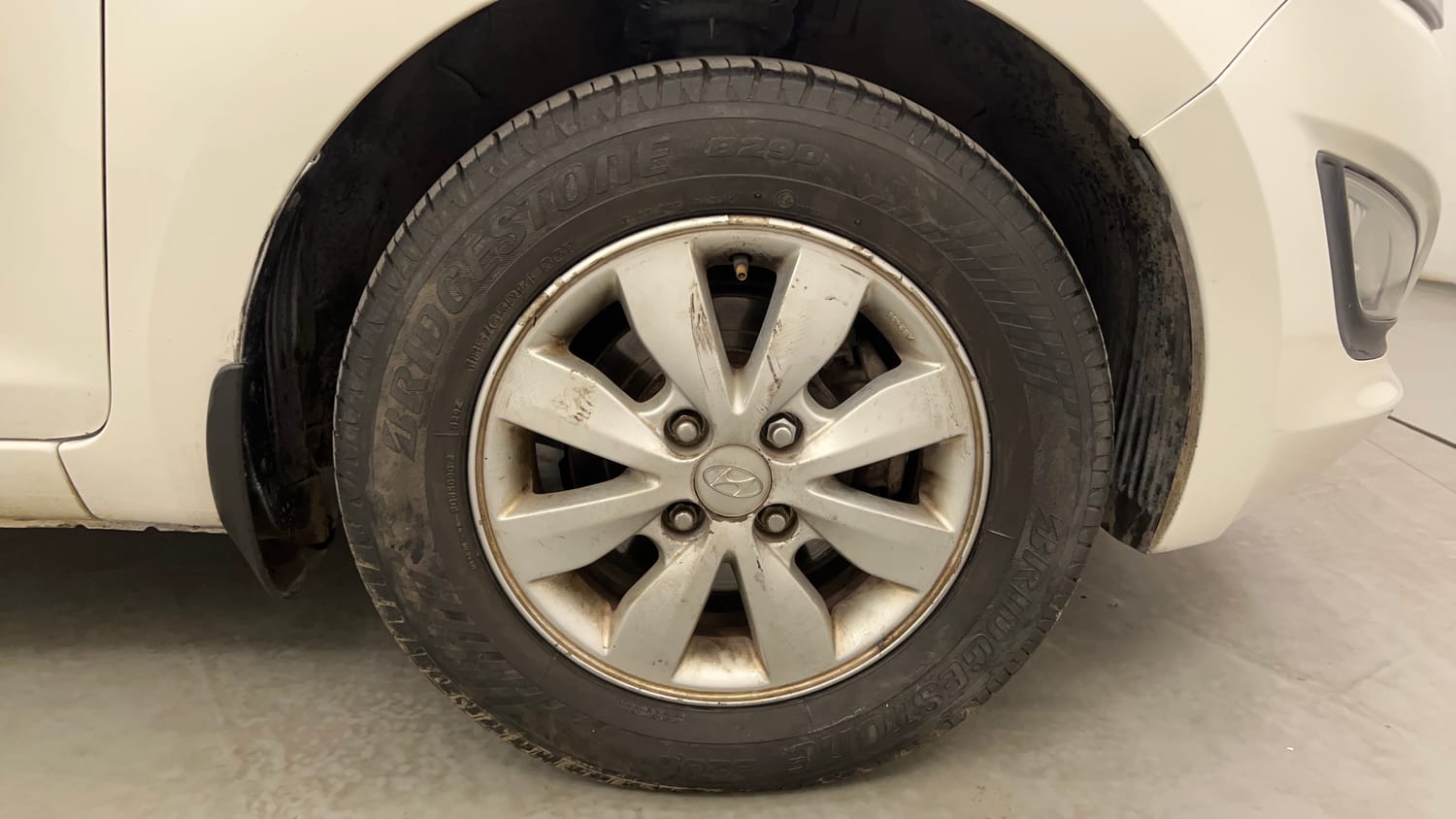 Used 2012 Hyundai i20 Asta 1.2 Petrol Manual tyres RIGHT FRONT TYRE RIM VIEW