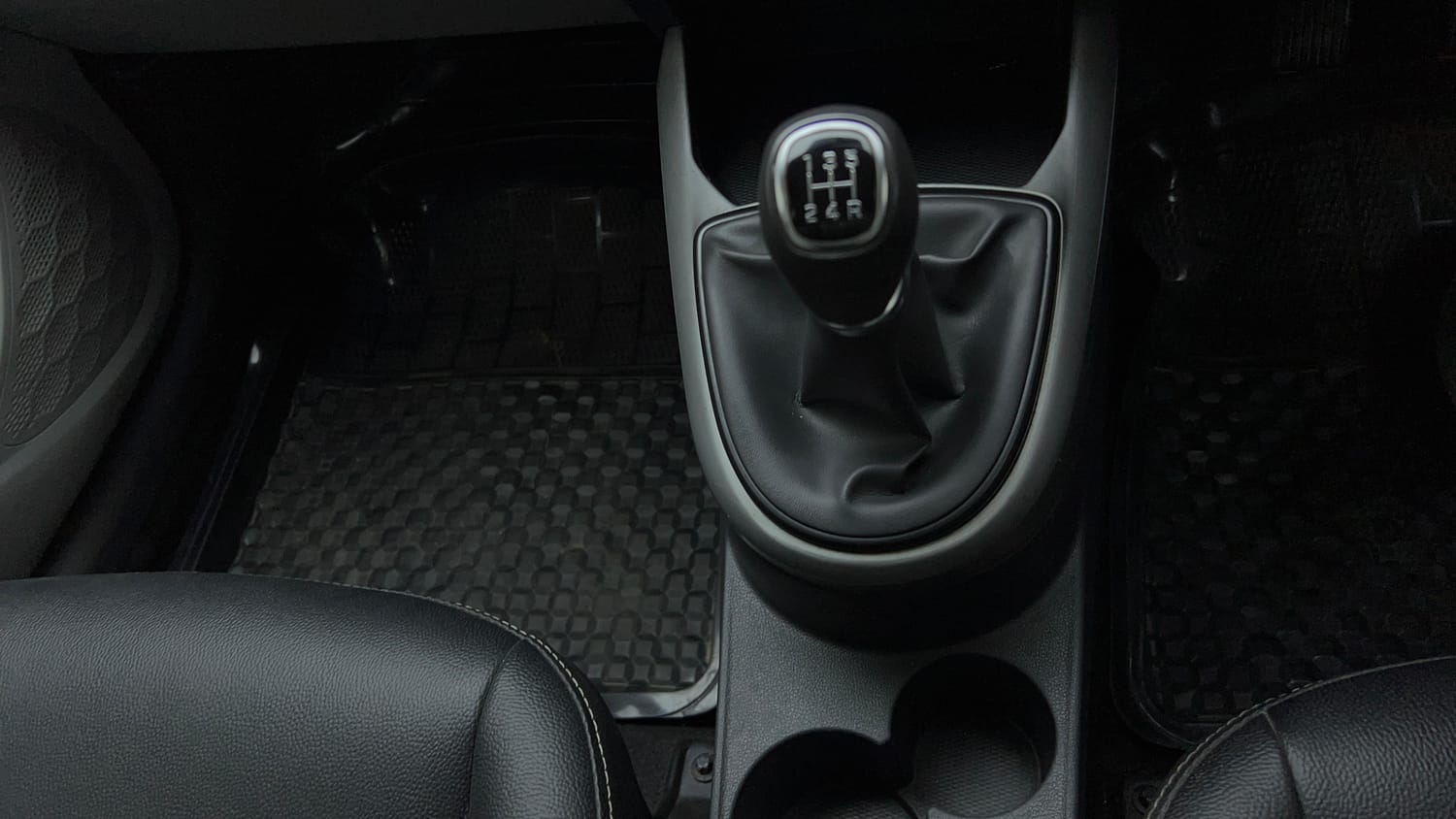 Used 2022 Hyundai Grand i10 Nios Sportz 1.2 Kappa VTVT CNG Cng Manual interior GEAR  KNOB VIEW