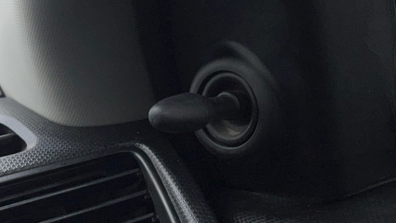 Used 2015 Maruti Suzuki Swift Lxi (O) Petrol Manual top_features Adjustable ORVM