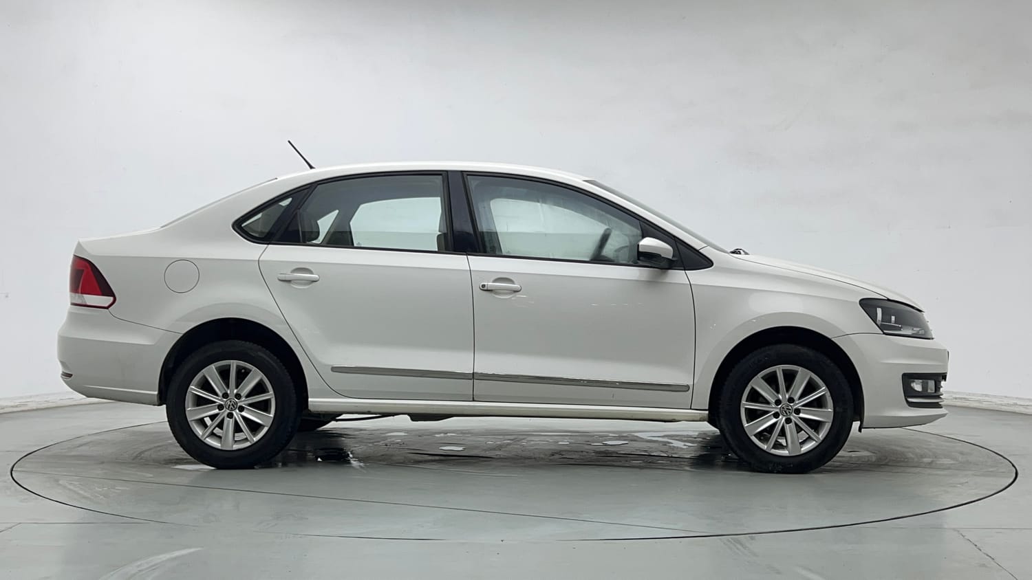 Used 2016 Volkswagen Vento Highline 1.2 (P) AT Petrol Automatic exterior RIGHT SIDE VIEW