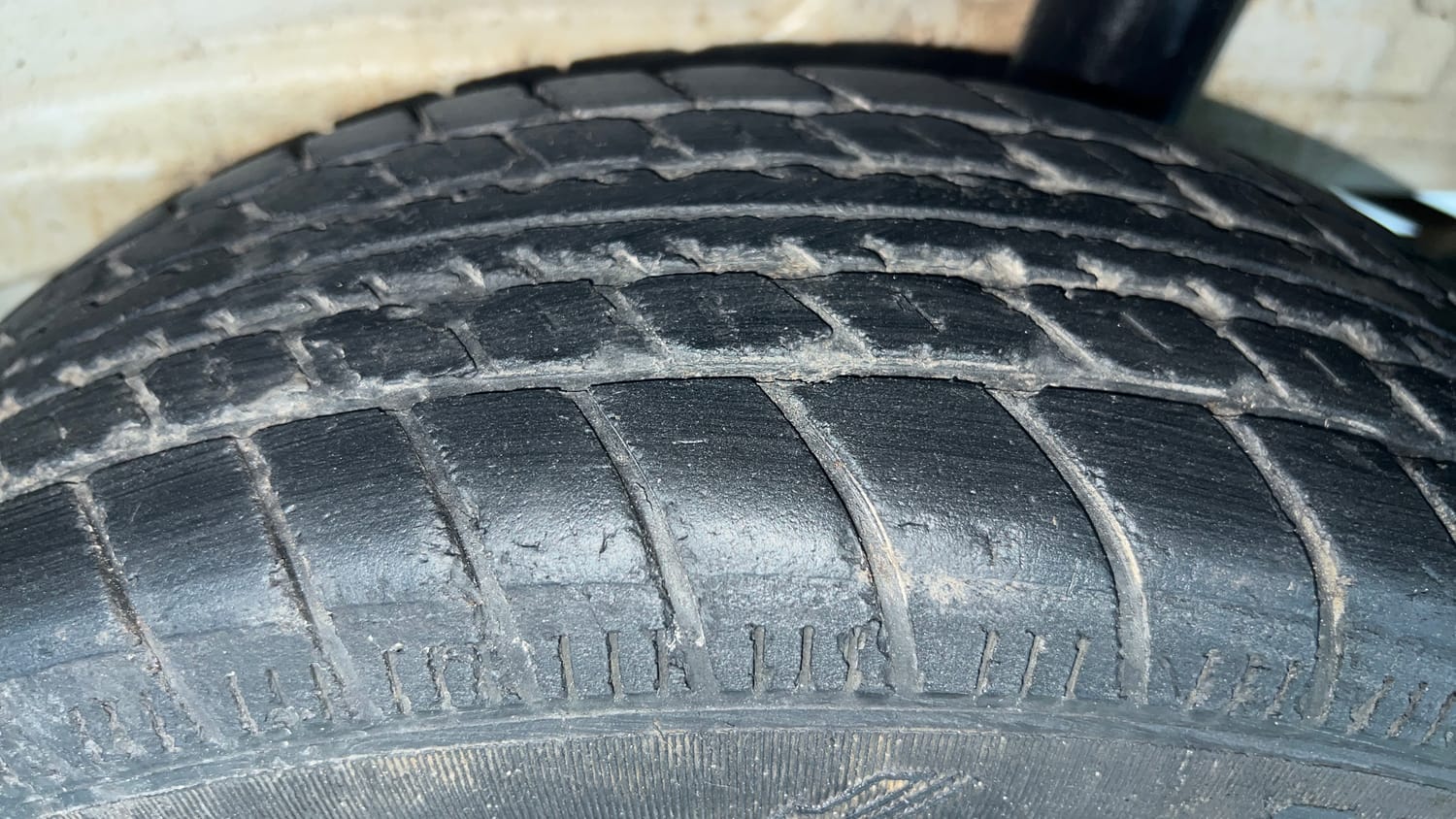 Used 2019 Maruti Suzuki Wagon R 1.0 LXi 1.0 Petrol Manual tyres LEFT REAR TYRE TREAD VIEW
