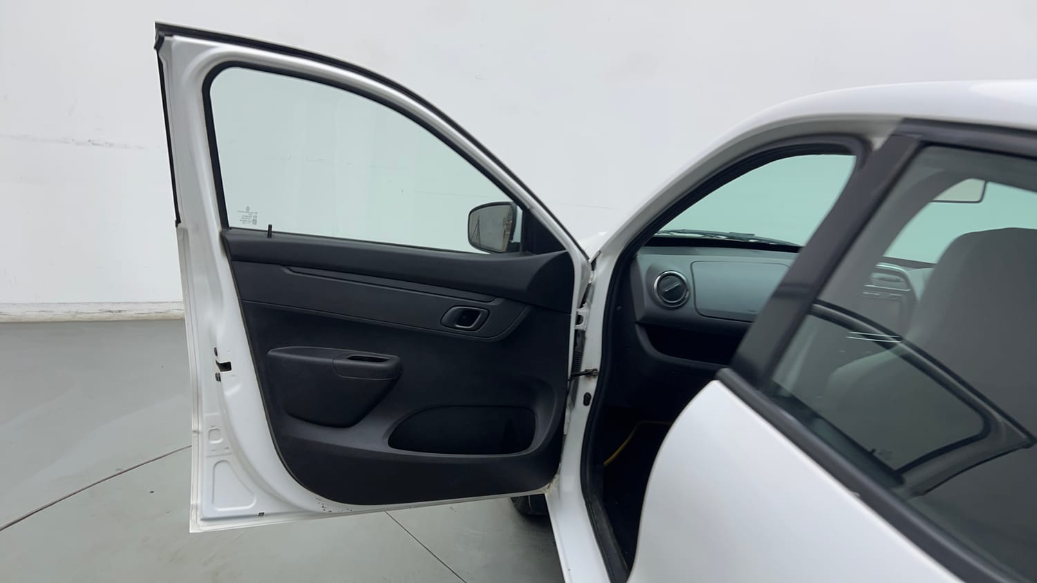 Used 2018 Renault Kwid 1.0 RXT Petrol Manual interior LEFT FRONT DOOR OPEN VIEW