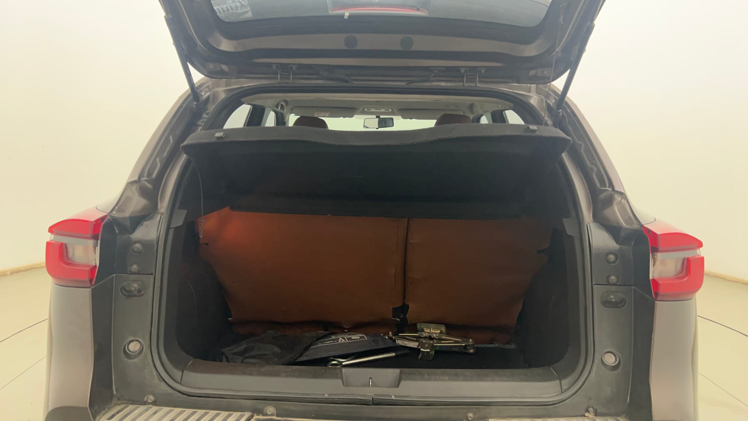 Used 2021 Nissan Magnite XV Turbo Petrol Manual interior DICKY INSIDE VIEW