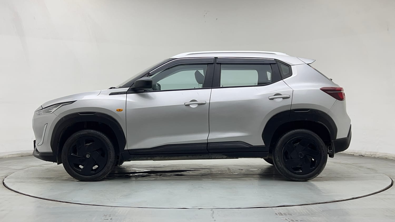 Used 2022 Nissan Magnite XE Petrol Manual exterior LEFT SIDE VIEW