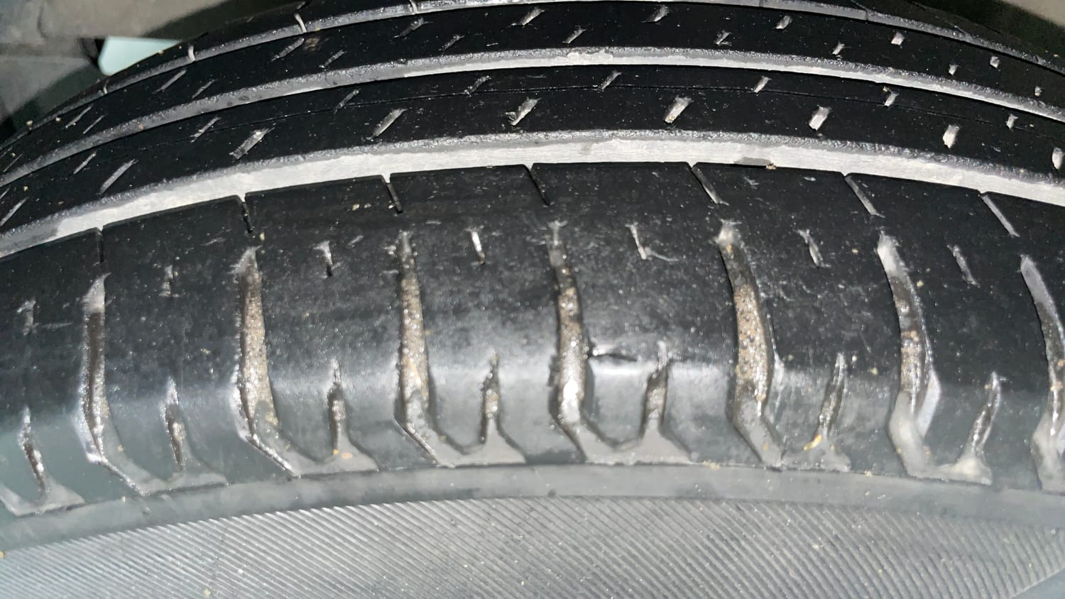 Used 2019 Maruti Suzuki Swift VXi AMT Petrol Automatic tyres LEFT FRONT TYRE TREAD VIEW