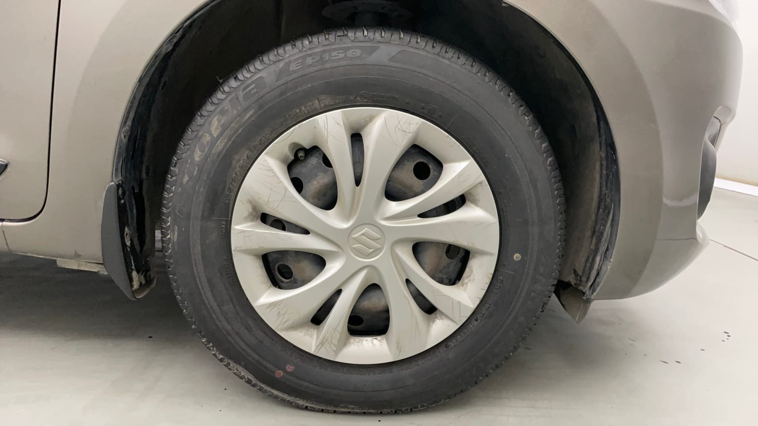 Used 2019 Maruti Suzuki Swift VXi AMT Petrol Automatic tyres RIGHT FRONT TYRE RIM VIEW