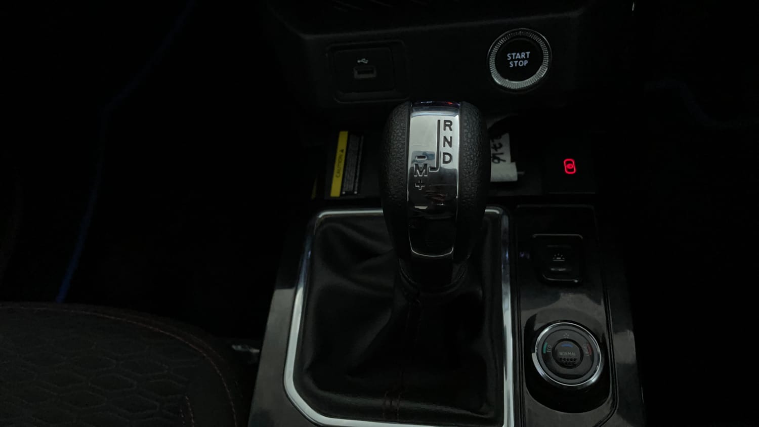 Used 2022 Renault Kiger RXZ AMT Petrol Automatic interior GEAR  KNOB VIEW