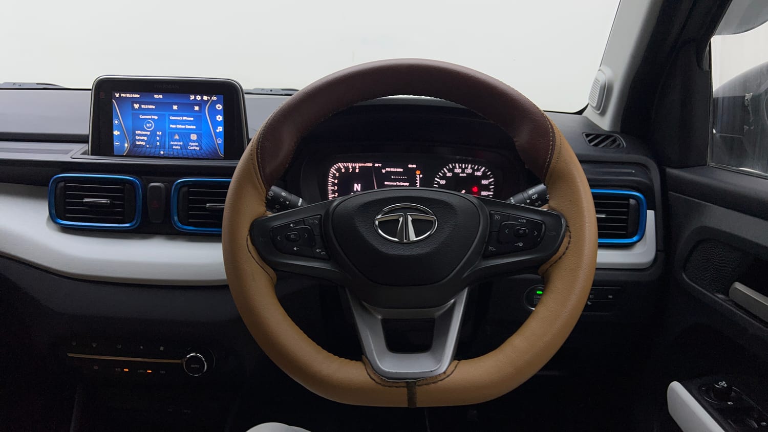 Used 2023 Tata Punch Creative Dual Tone AMT Sunroof Petrol Automatic interior STEERING VIEW