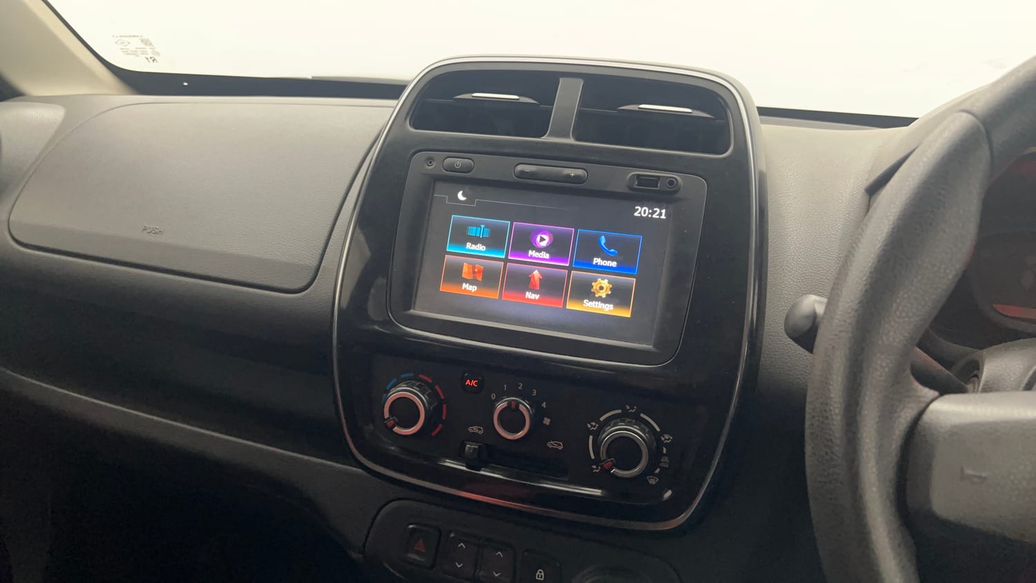 Used 2018 Renault Kwid 1.0 RXT Petrol Manual interior MUSIC SYSTEM & AC CONTROL VIEW