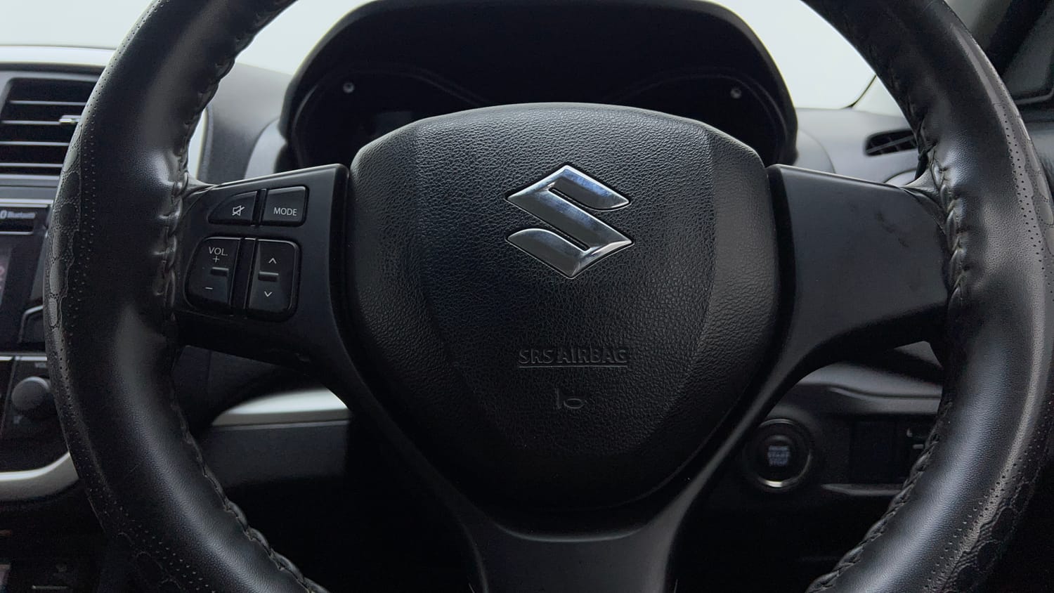 Used 2021 maruti-suzuki Vitara Brezza VXi Petrol Manual top_features Steering mounted controls