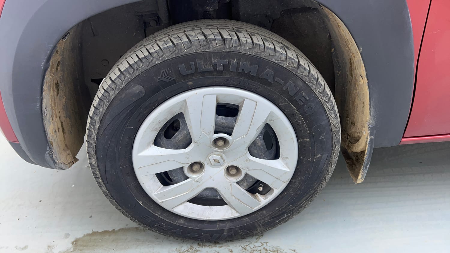 Used 2018 Renault Kwid RXT (O) 1.0 SCE Edition Petrol Manual tyres LEFT FRONT TYRE RIM VIEW