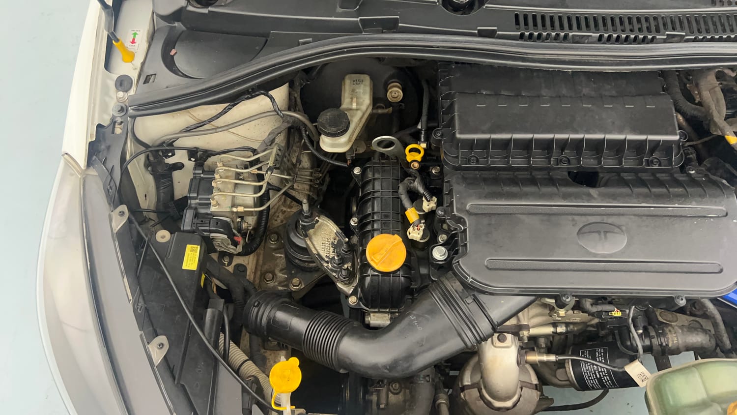 Used 2022 Tata Tiago XZ Petrol Manual engine ENGINE RIGHT SIDE VIEW