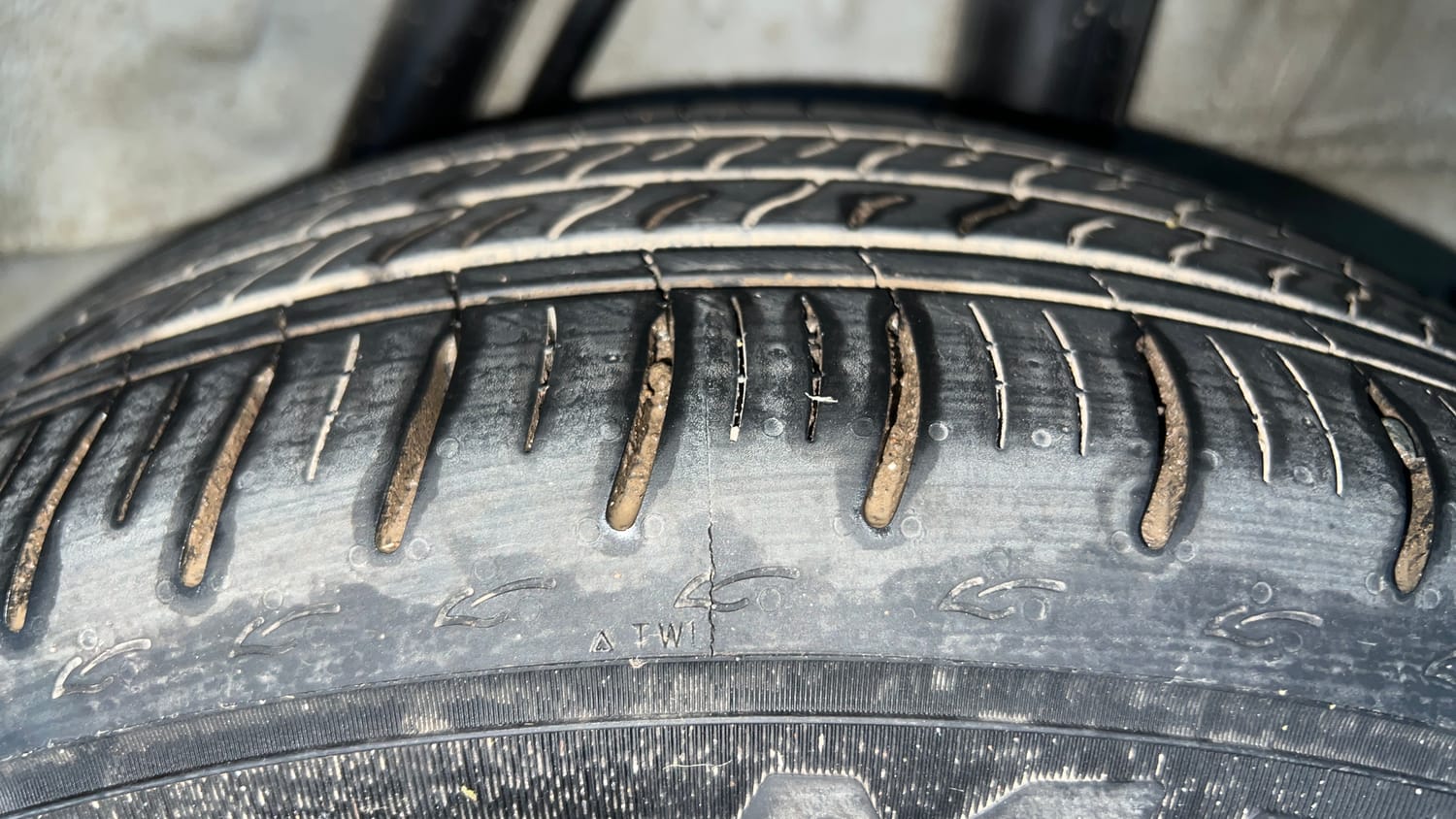 Used 2024 Honda City V Petrol CVT Petrol Automatic tyres LEFT REAR TYRE TREAD VIEW