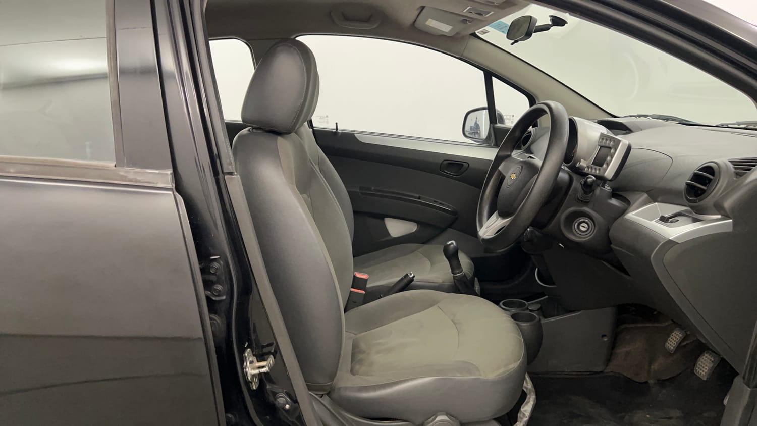 Used 2014 Chevrolet Beat LT Petrol Petrol Manual interior RIGHT SIDE FRONT DOOR CABIN VIEW