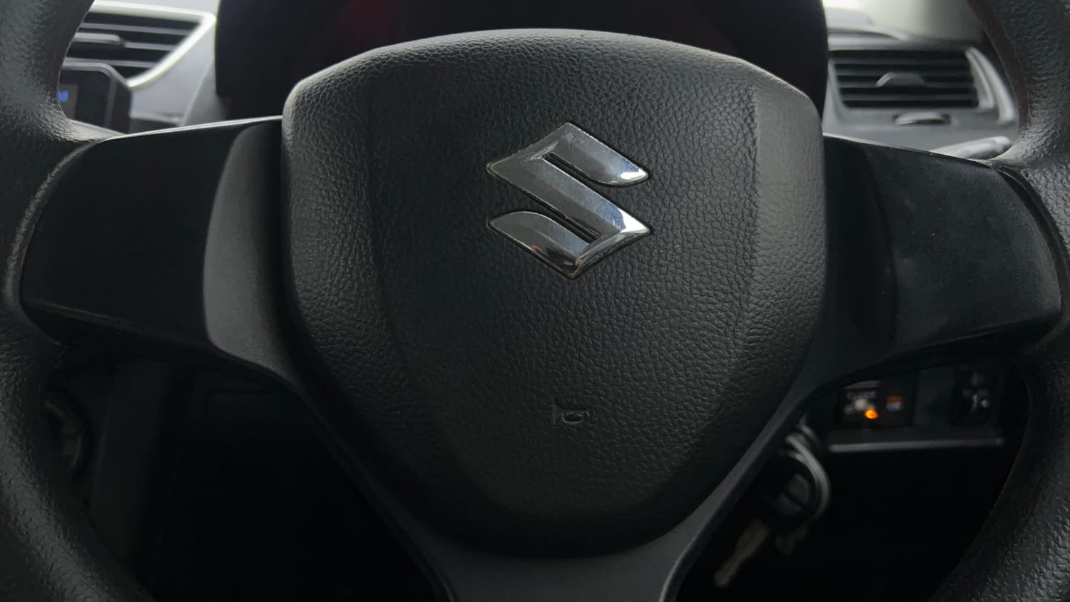 Used 2015 Maruti Suzuki Swift Lxi (O) Petrol Manual top_features Airbags