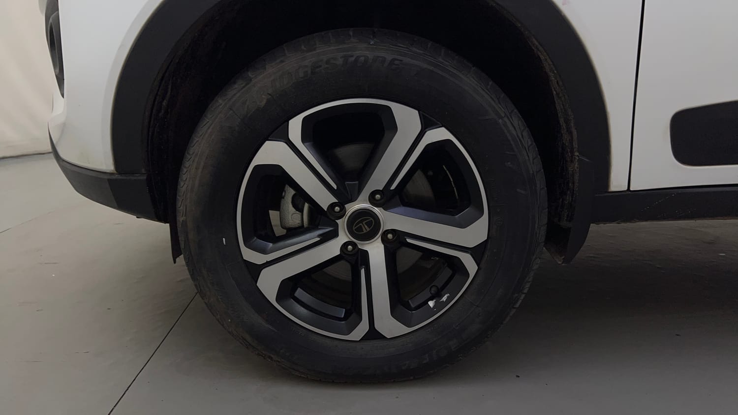Used 2023 Tata Nexon XZA Plus Petrol Automatic tyres LEFT FRONT TYRE RIM VIEW