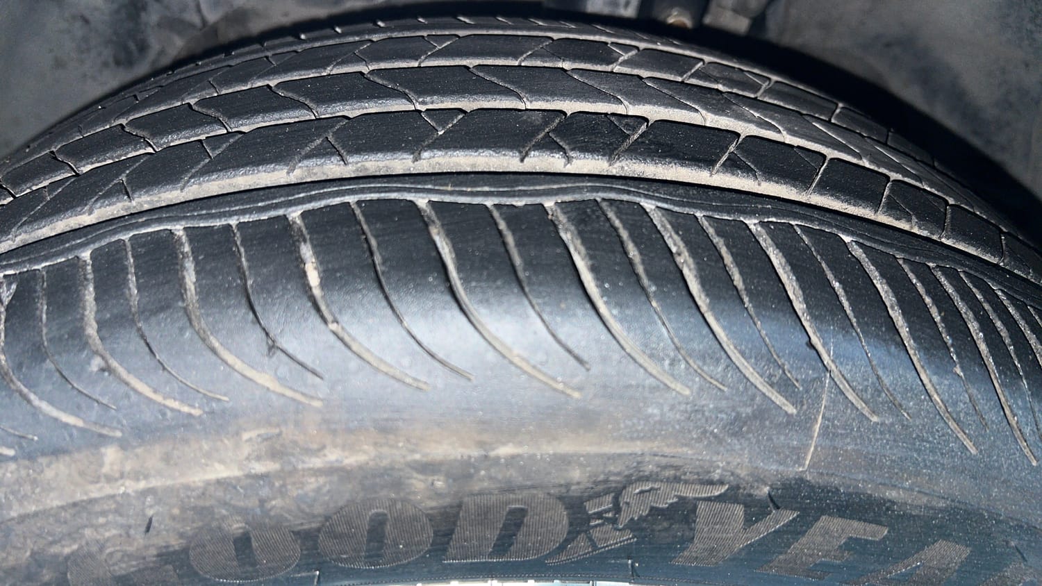 Used 2014 Ford EcoSport Titanium 1.0 Ecoboost (Opt) Petrol Manual tyres LEFT FRONT TYRE TREAD VIEW